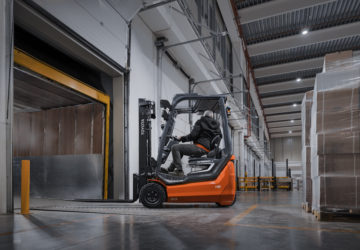 Toyota Traigo48_Li-ion unloading lorry