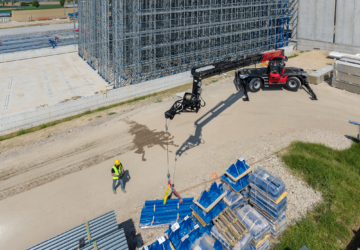 application_construction_rotating_telehandler_mrt_4080_018